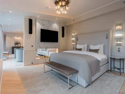 Penthouse Suite