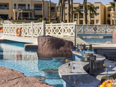 Lagoon Pool Bar