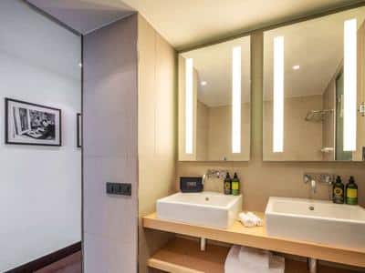 Homage Peyo Suite