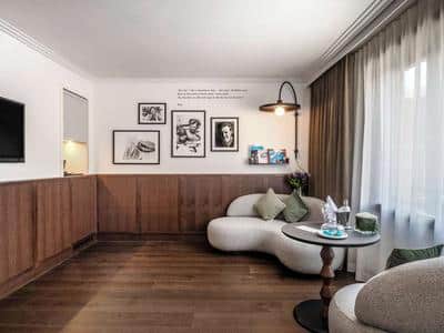 Homage Peyo Suite