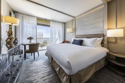 Superior Room View of Promenade