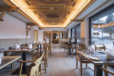 Uncorked Wine Bar