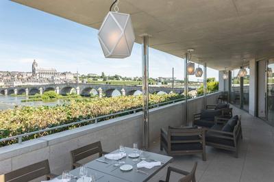 Amour Blanc Restaurant
