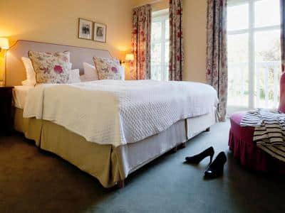 Manor House Queen