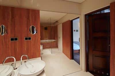 Panoramic Standard Suite