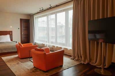 Panoramic Standard Suite