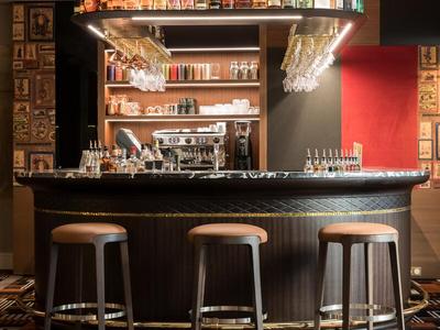 Le 18 Bar