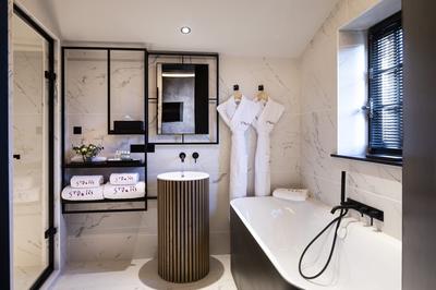 Junior Suite with Steam Shower and Balneo Tub