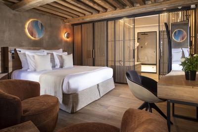 Deluxe Room with Steam Shower and Balneo Tub