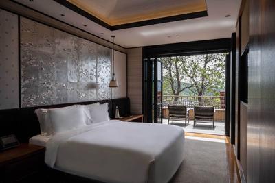 Nuan Cui Mountain View Delicate King