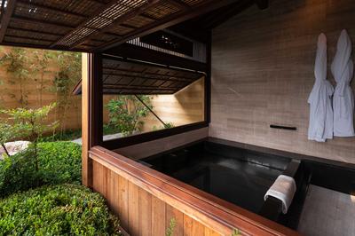 Yong Cui Grand View Suite