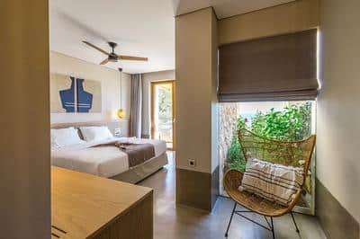 Amos Sea View Jacuzzi Suite