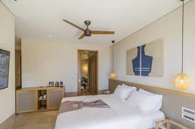 Amos Sea View Jacuzzi Suite