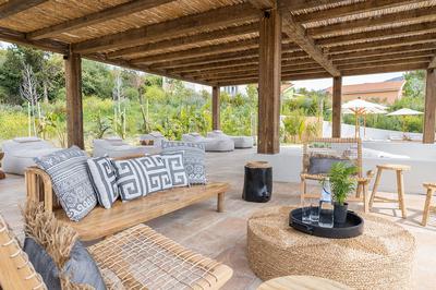 Swimming Pool - Lounge