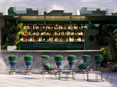 La Mer - Pool Bar