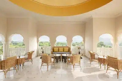 Bar & Lounge