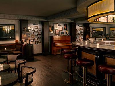 Salon Paradise Bar