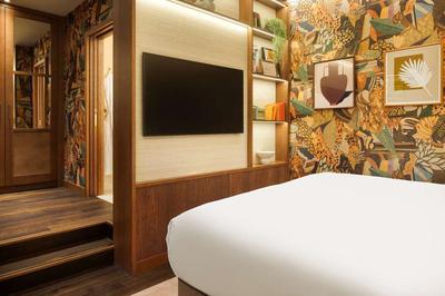 Spring Garden Suite