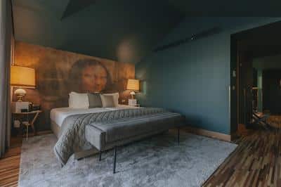 Royal Jacuzzi Suite