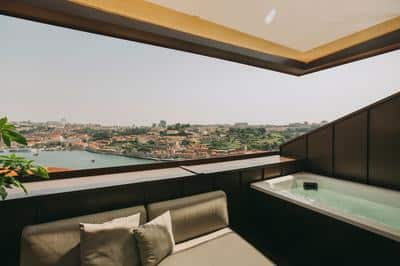 Royal Jacuzzi Suite