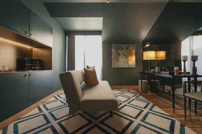 Royal Jacuzzi Suite