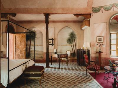 Signature Suite