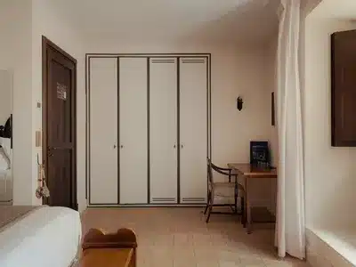 Medium Room