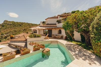 Aethos Pool Suite Sea View