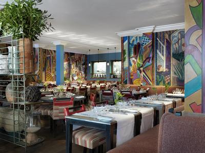 Oscar Bar & Restaurant