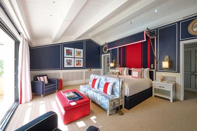 Arev Pool Suite