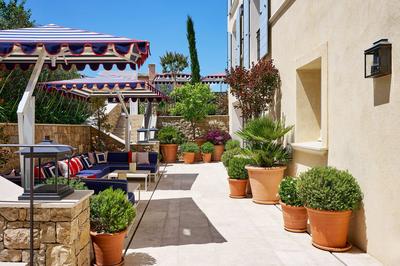 The Arev Spa with Maison St
