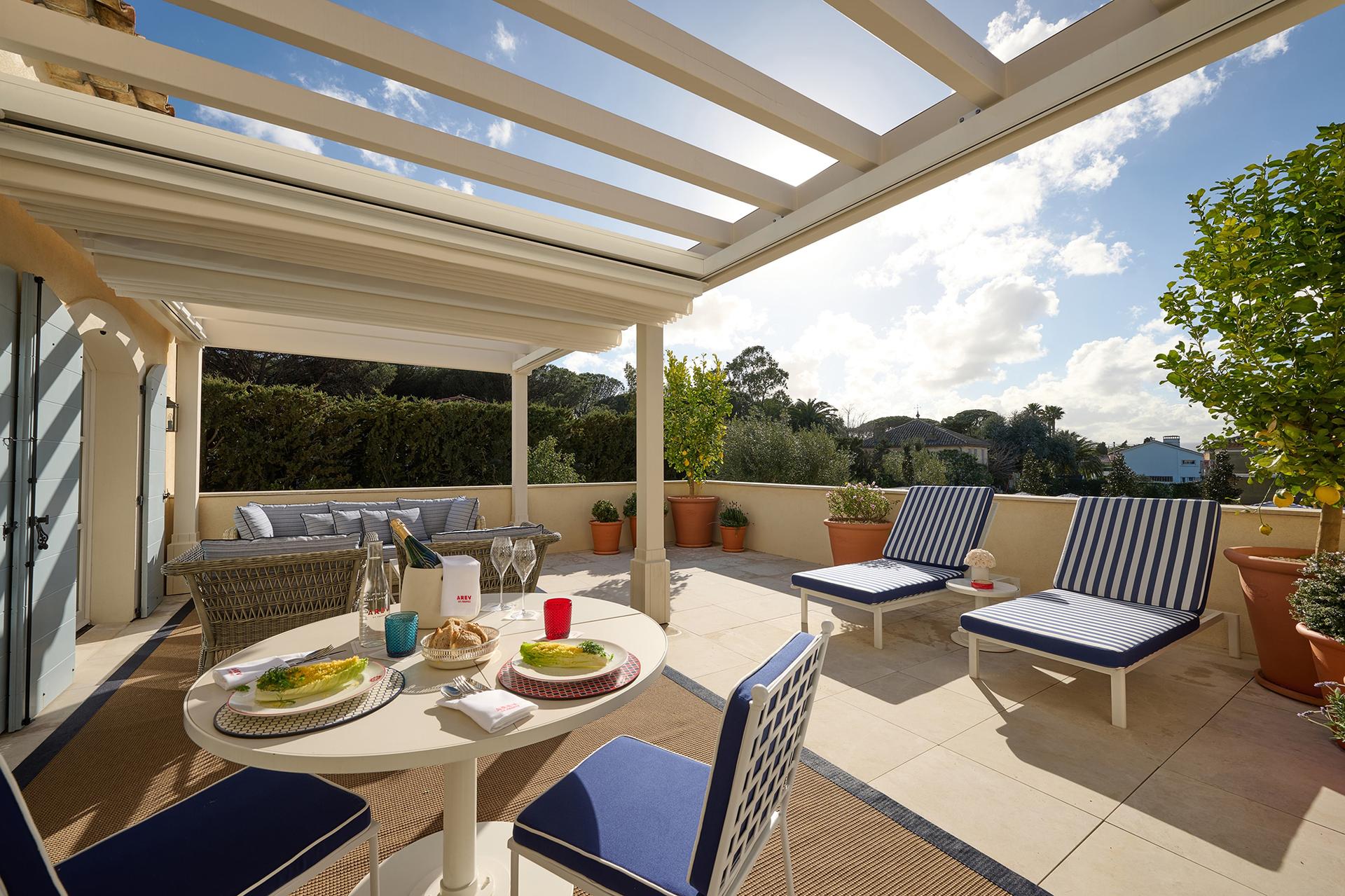 Arev Pool Suite