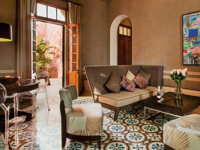 Rosas & Xocolate Master Suite