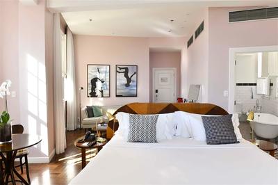Corner Suite