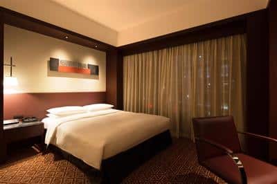 1 Queen Bed