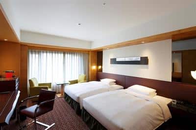 2 Twin Beds with Club Access