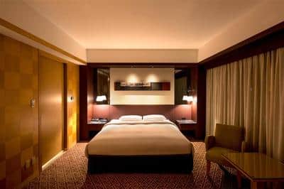 1 King Bed