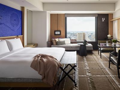 1 King Bed Premium