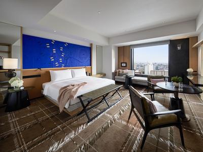 1 King Bed Premium