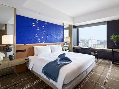 City View King Suite