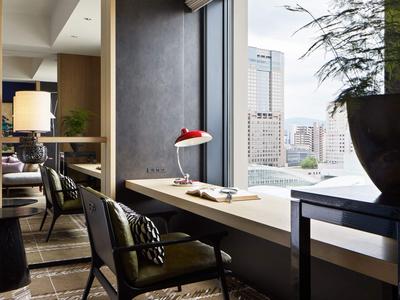 City View King Suite