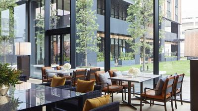 FIVE – Grill & Lounge