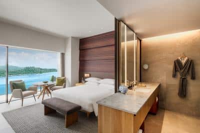 1 King Bed Sea View