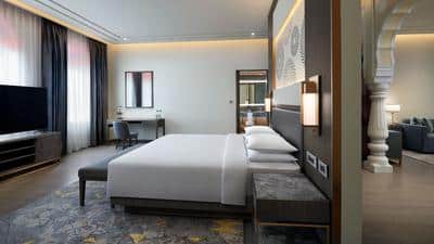 Royal Diplomat Suite