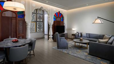 Royal Diplomat Suite