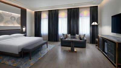 1 Royal Deluxe King Bed