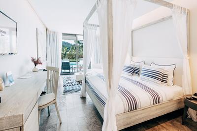 Deluxe Room Pool Access