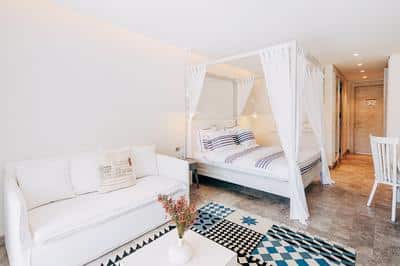 Deluxe Room Pool Access
