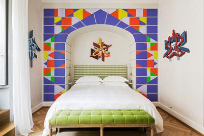 Deluxe Gallery Room