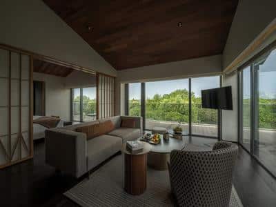Deluxe View Suite B